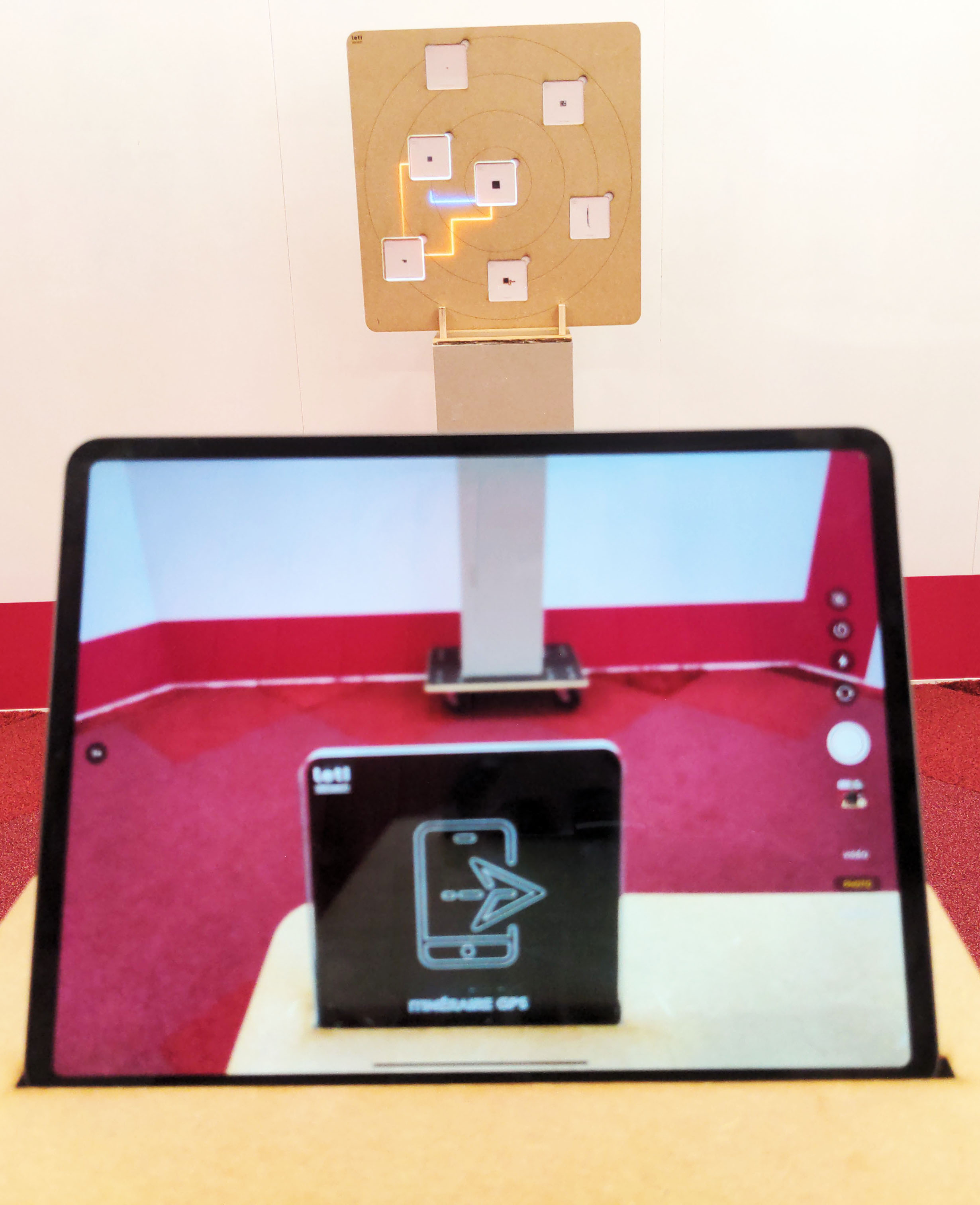 Le dispositif de réalité augmentée explique à la fois les composants, ou les fonctionnements entre eux